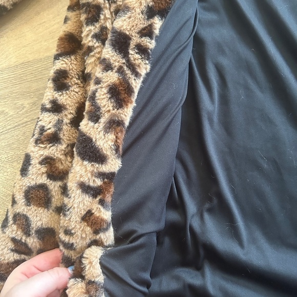 Fluffy leopard jacket - Picture 4 of 5